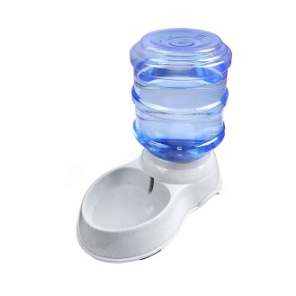 Durable non-slip gravity-sensing water feeder